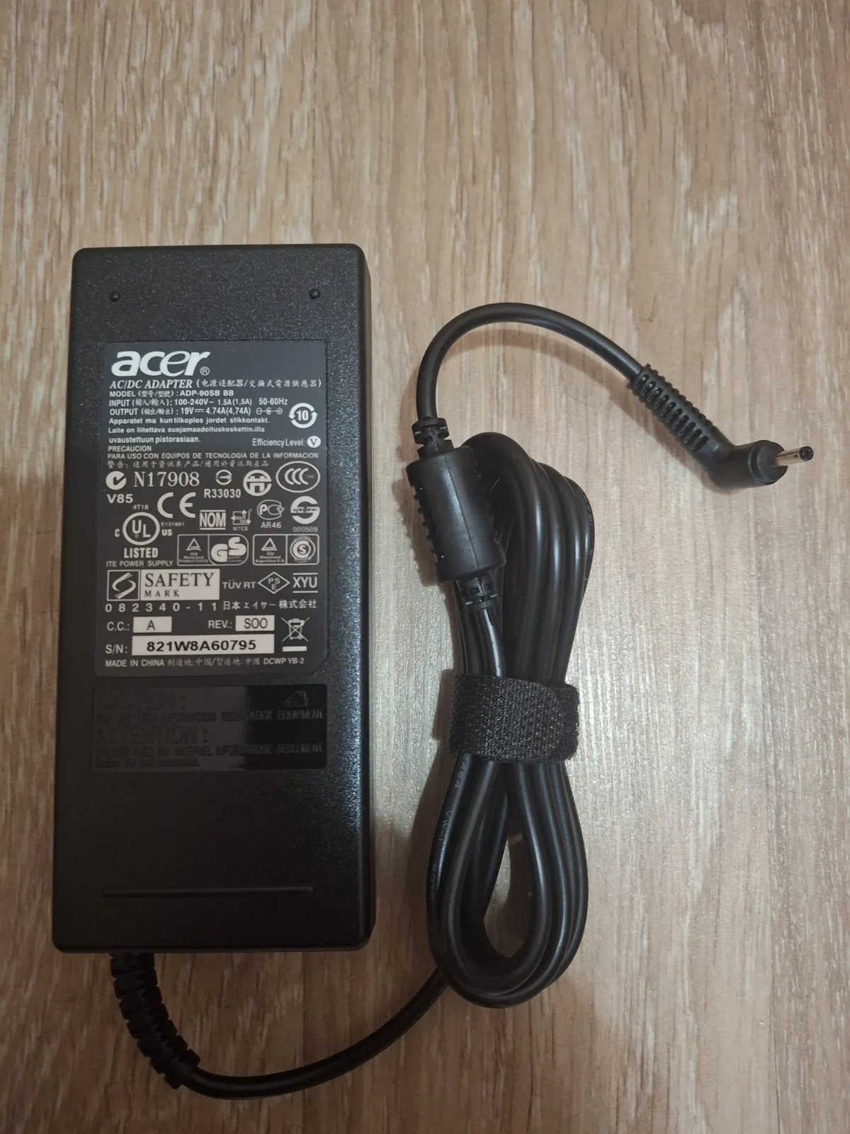 acer 4.74a 90w 3.0x1.0 punjac original novo
